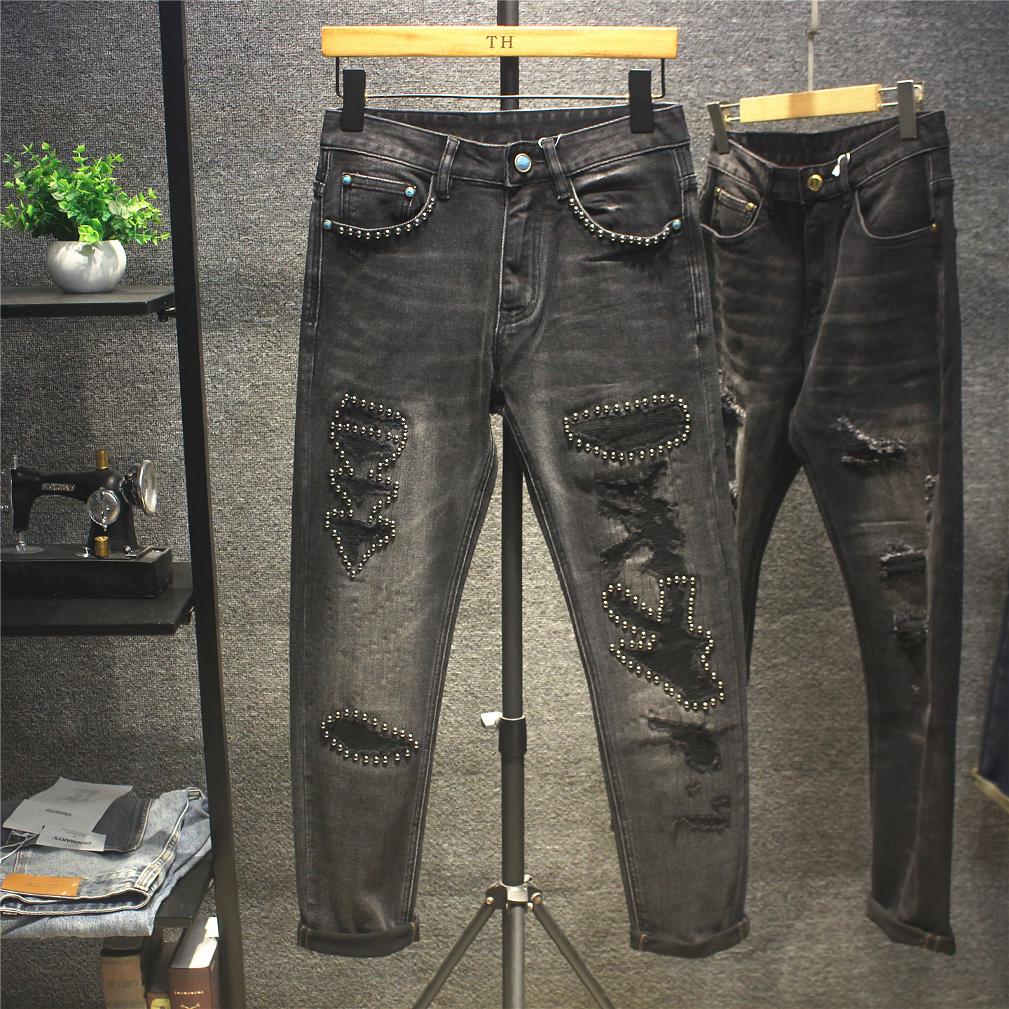 秋冬季黑灰色镶珠破洞牛仔长裤