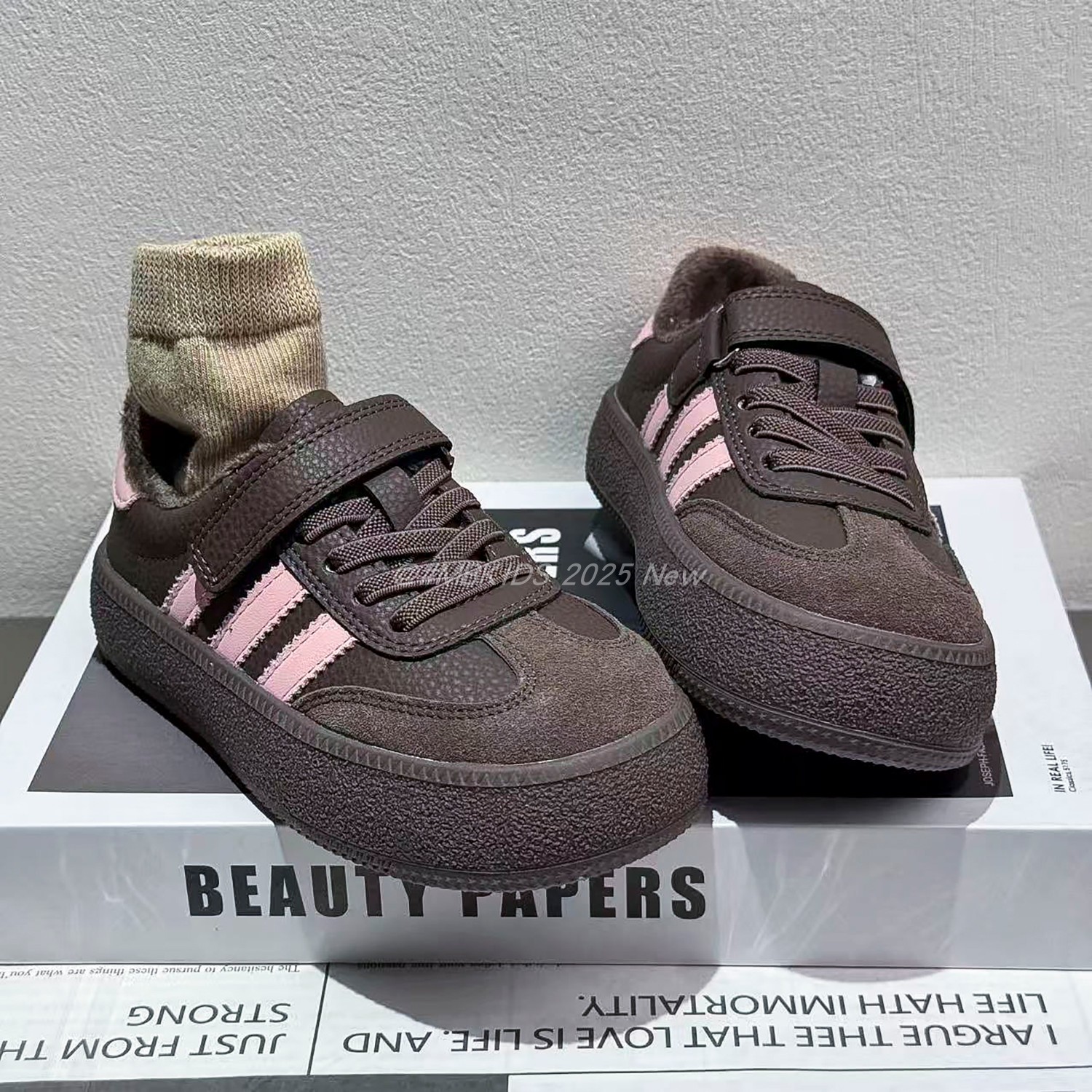 2025新款秋冬真皮女童板鞋德迅鞋