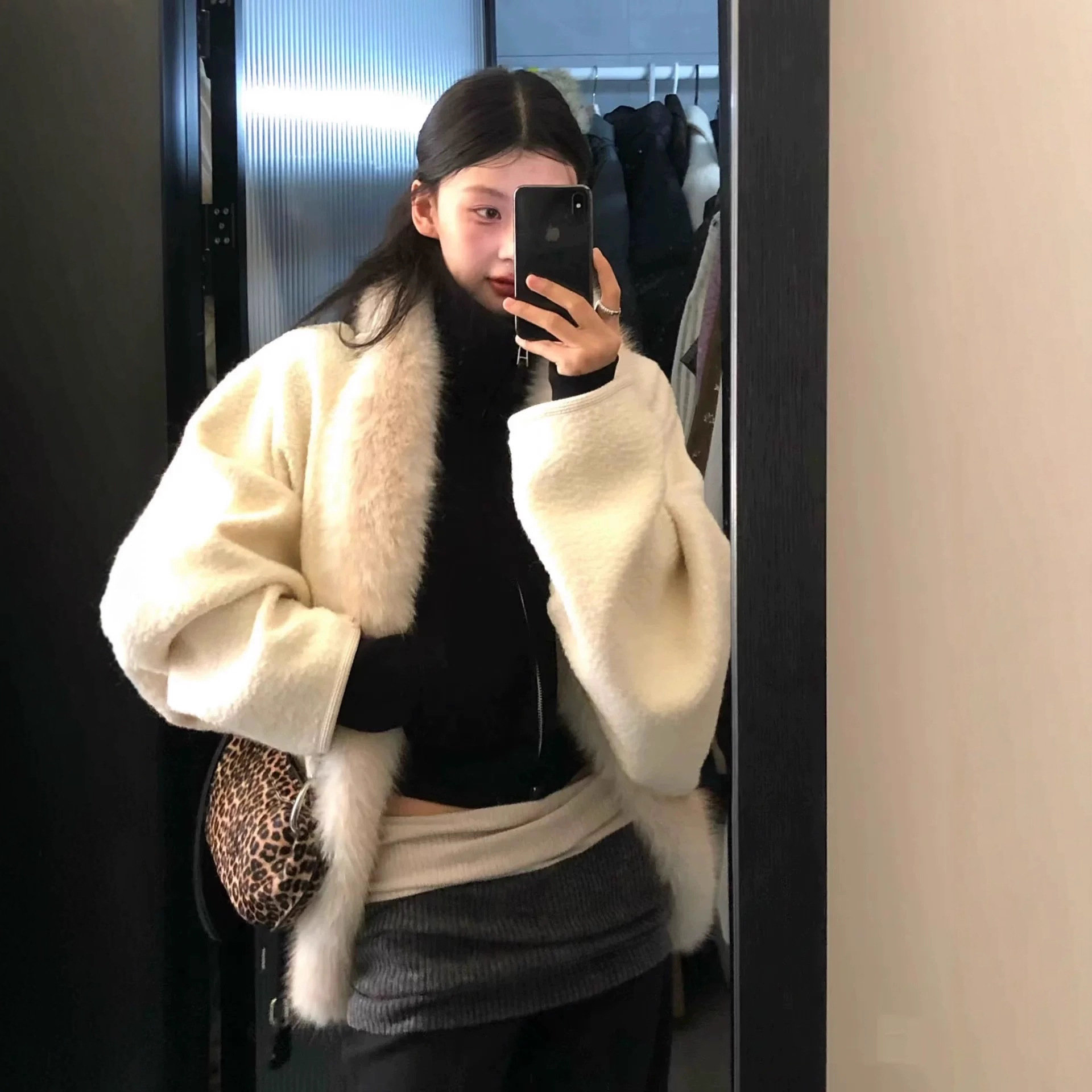 25法式冬季轻奢优雅茧型羊毛毛领开衫外套上衣女