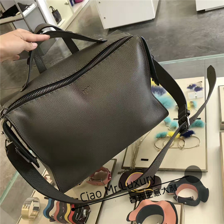 Fendi/·ÒµÏпîÄÐÊ¿ÕæÆ¤ÊÖÌṫÎİü´óºÅÄаü µ¥¼çб¿æ°ü ÐÝÏаٴî