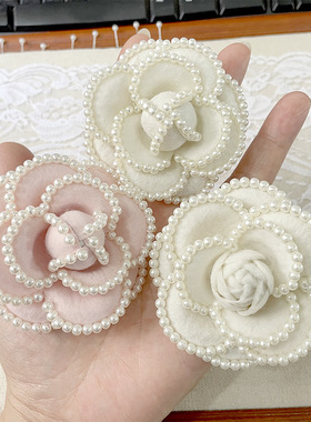山茶花胸针高档女胸花设计感小众款珍珠毛衣别针西装精致大徽章奢