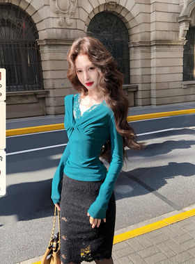 吃绿色菜【甜酒芭莉 圣诞新品】蕾丝拼接纯欲扭结收腰打底针织衫