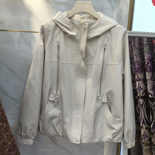 商场同款 冲锋衣 休闲连帽短外套女拉链口袋宽松百搭夹克上衣春季