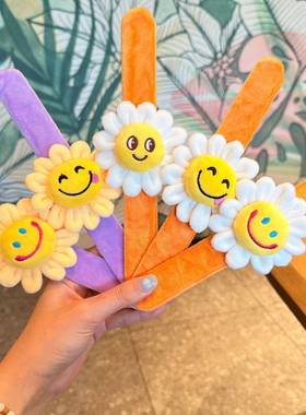 儿童啪啪圈手环毛绒卡通公仔太阳花情侣手环小丑拍拍圈创意小礼物