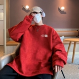 酒红色