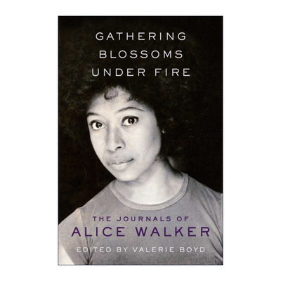英文原版 Gathering Blossoms Under Fire 火花盛开 精装文集 普利策奖得主Alice Walker 英文版 进口英语原版书籍