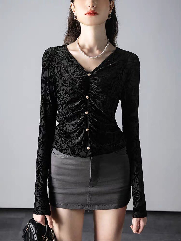 黑色暗纹印花打底衫女秋季新款褶皱收腰V领长袖t恤复古高级感上衣,女士内衣/男士内衣/家居服,吊带/背心/T恤/打底/肌底衣,淘宝优惠券,粉丝福利购,淘宝优惠卷