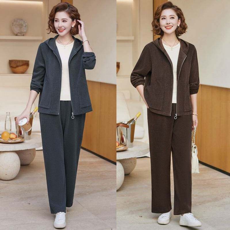 专柜品牌妈妈春装时尚新款休闲运动套装中老年女春秋洋气大码连帽