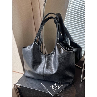 专柜品牌跨境爆款软皮通勤托特包女大容量新款休闲简约质感单肩腋