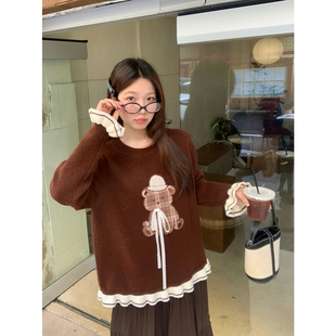 微胖2025冬装新款胖mm大码女甜美刺绣小熊撞色花边针织宽松上衣
