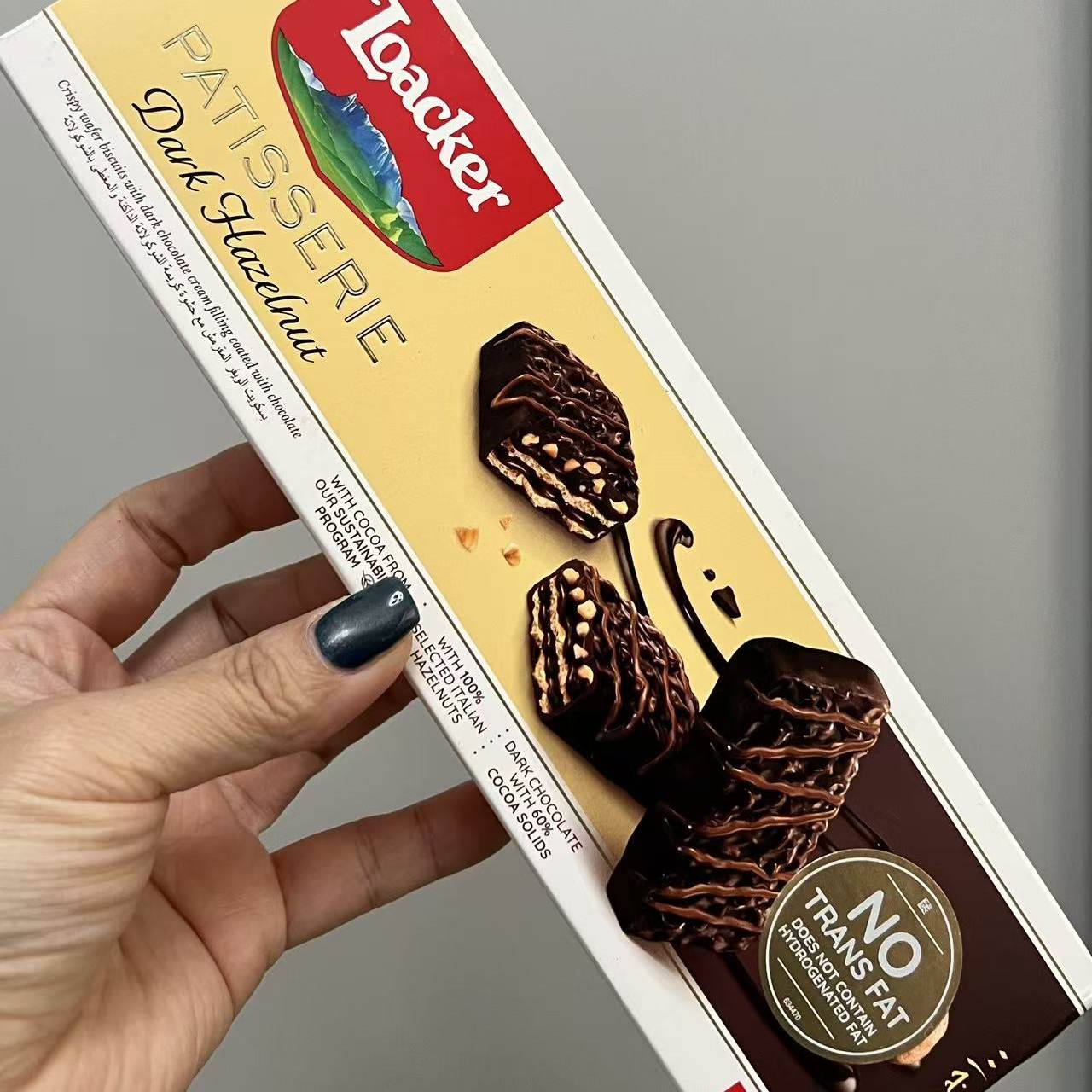 迪拜代购 意大利Loacker（莱家）Patisserie椰子味巧克力威化饼干