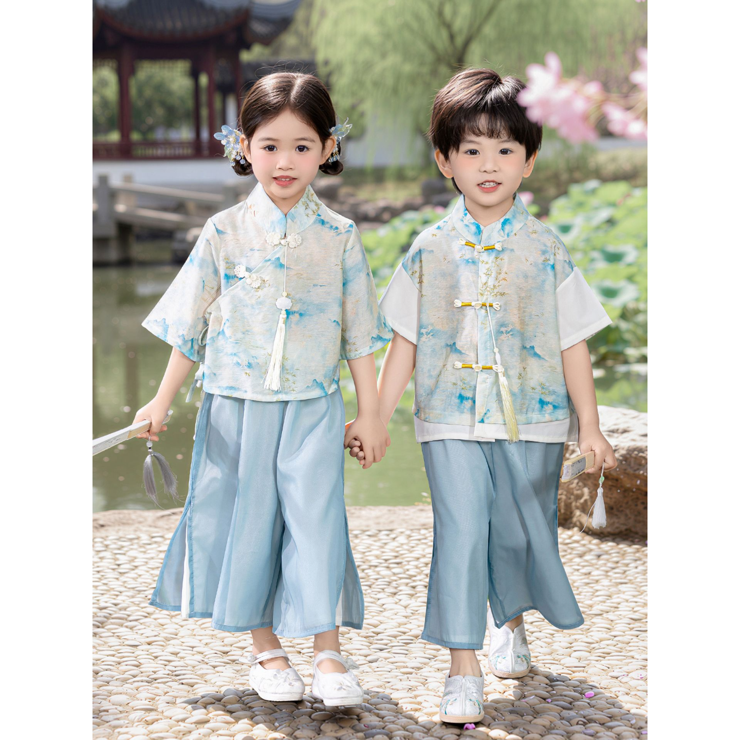 声声慢玉盘小城谣幼儿园儿童中班合唱服扇子书简舞蹈表演出服装女 - 实物图