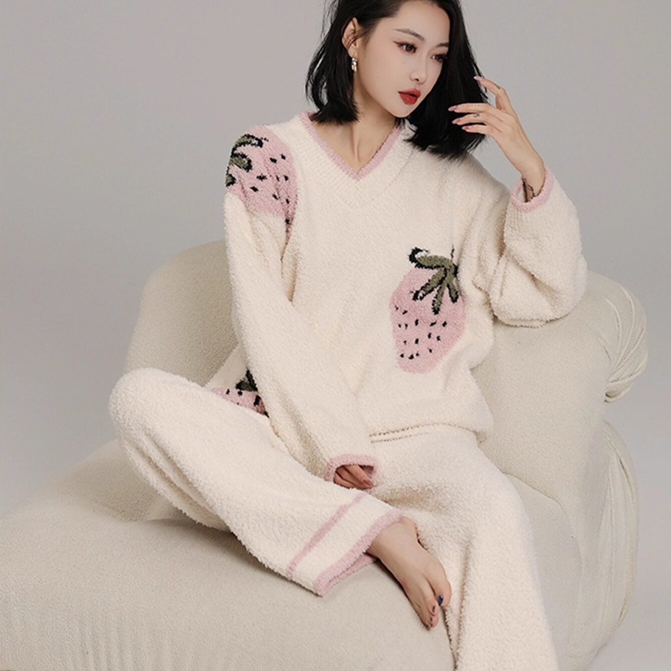 2025新款草莓睡衣女款秋冬季半边绒加厚毛衣保暖可外穿家居服套装