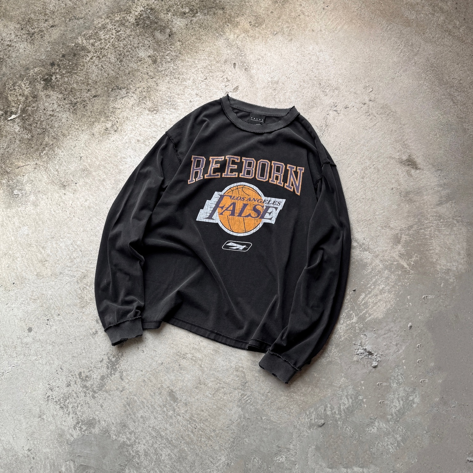 False Perception 裂纹Logo水洗做旧长袖卫衣