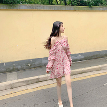 法式少女粉色可爱甜美吊带裙子雪纺度假连衣裙碎花露肩海边沙滩裙