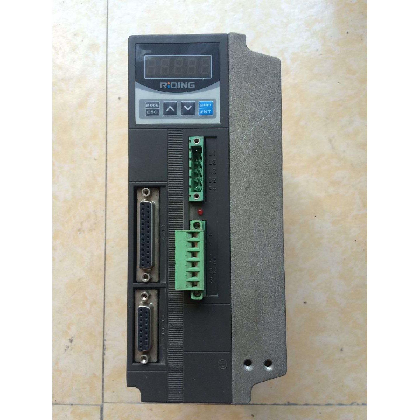 议价直拍不发：日鼎交流伺服控制器DCS3205-VT5/BC1 4.3A