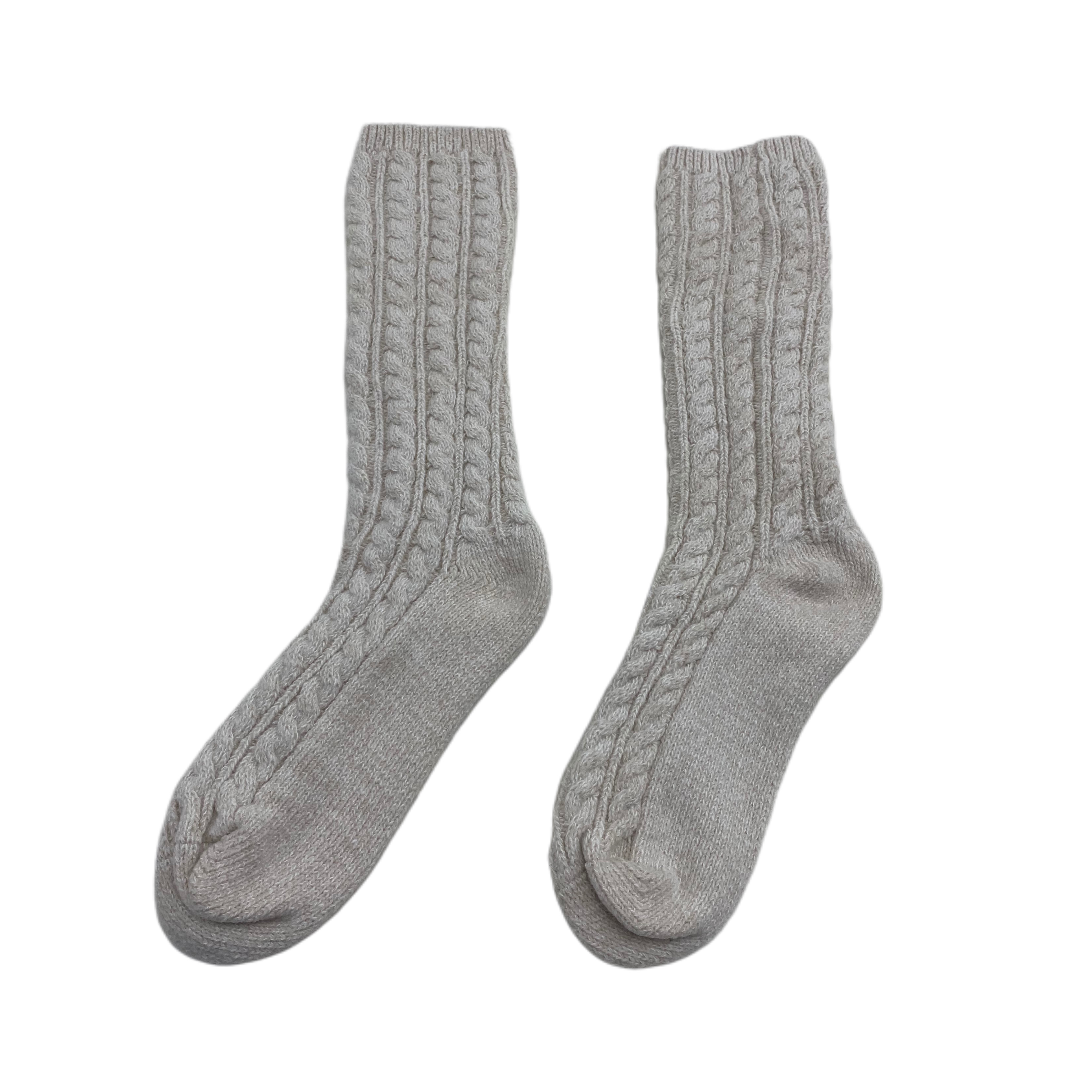 韩版 基础简约款雪尼尔纯色麻花纹女士中筒袜