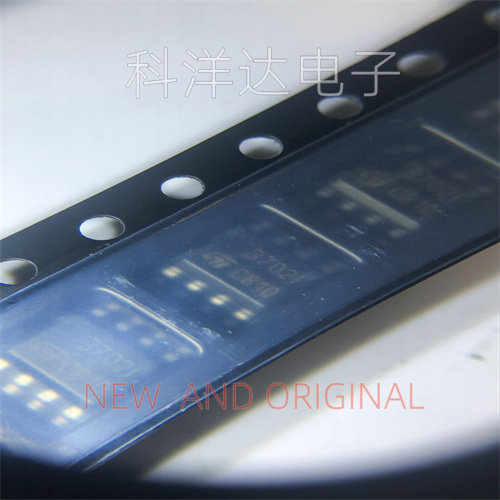 TS3702IDT   3702I  SOIC-8 电压比较器芯片  BOM配单一站式采购