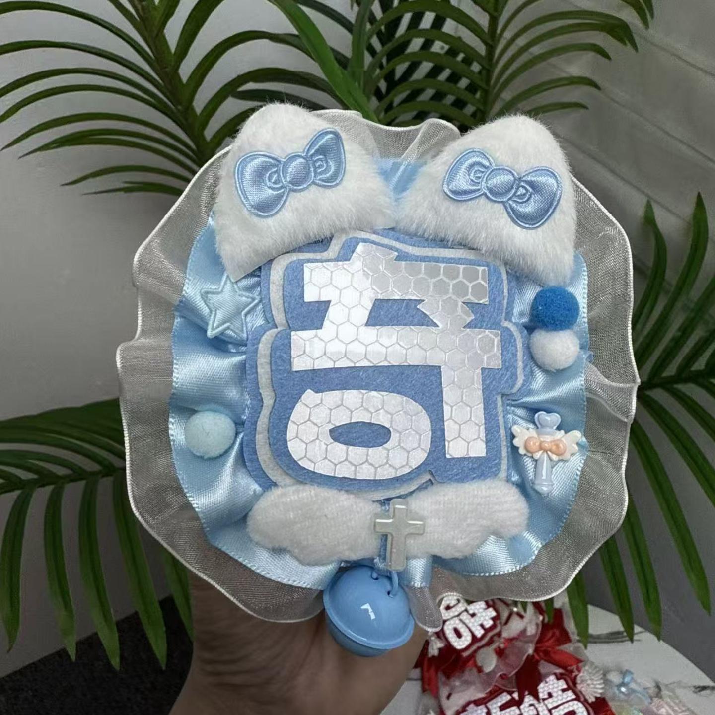 左奇函自制明星应援反光姓名牌