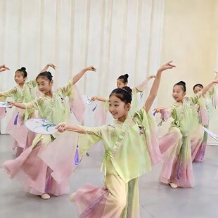 儿童古典舞蹈演出服念琵琶汉服女春嬉扇语春风立春古风城外小月亮