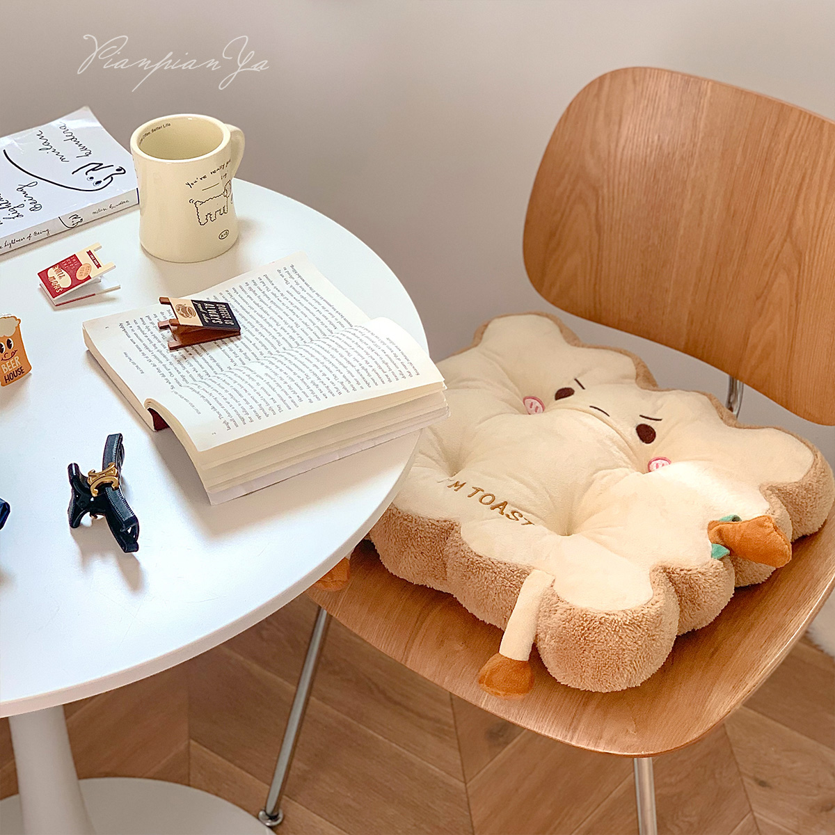 可爱吐司坐垫办公室椅子垫