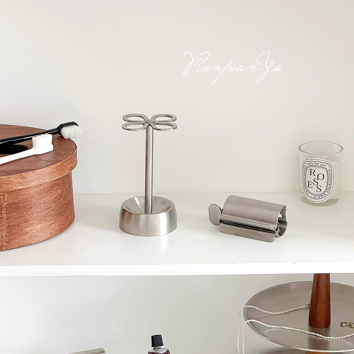 简约不锈钢牙刷置物架挤牙膏神器日式家居浴室牙刷架洗手台收纳架