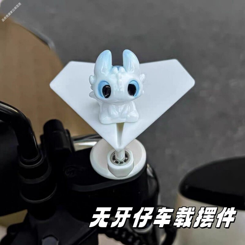 无牙仔车载摆件中控台治愈旋转小飞机汽车电动车摩托车漂移装饰品