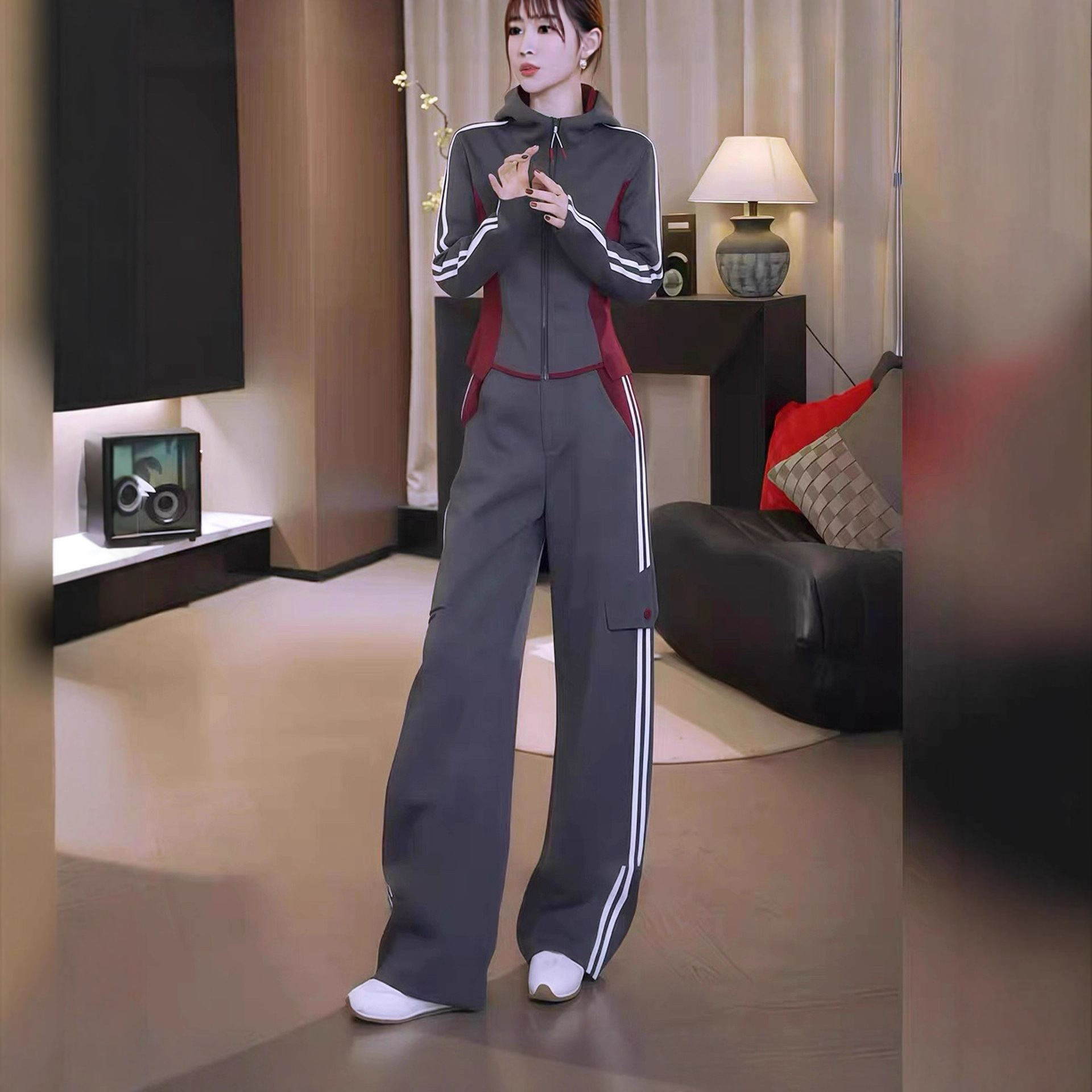 欧货气质休闲运动套装女小众设计感秋冬洋气修身连帽卫衣两件套潮