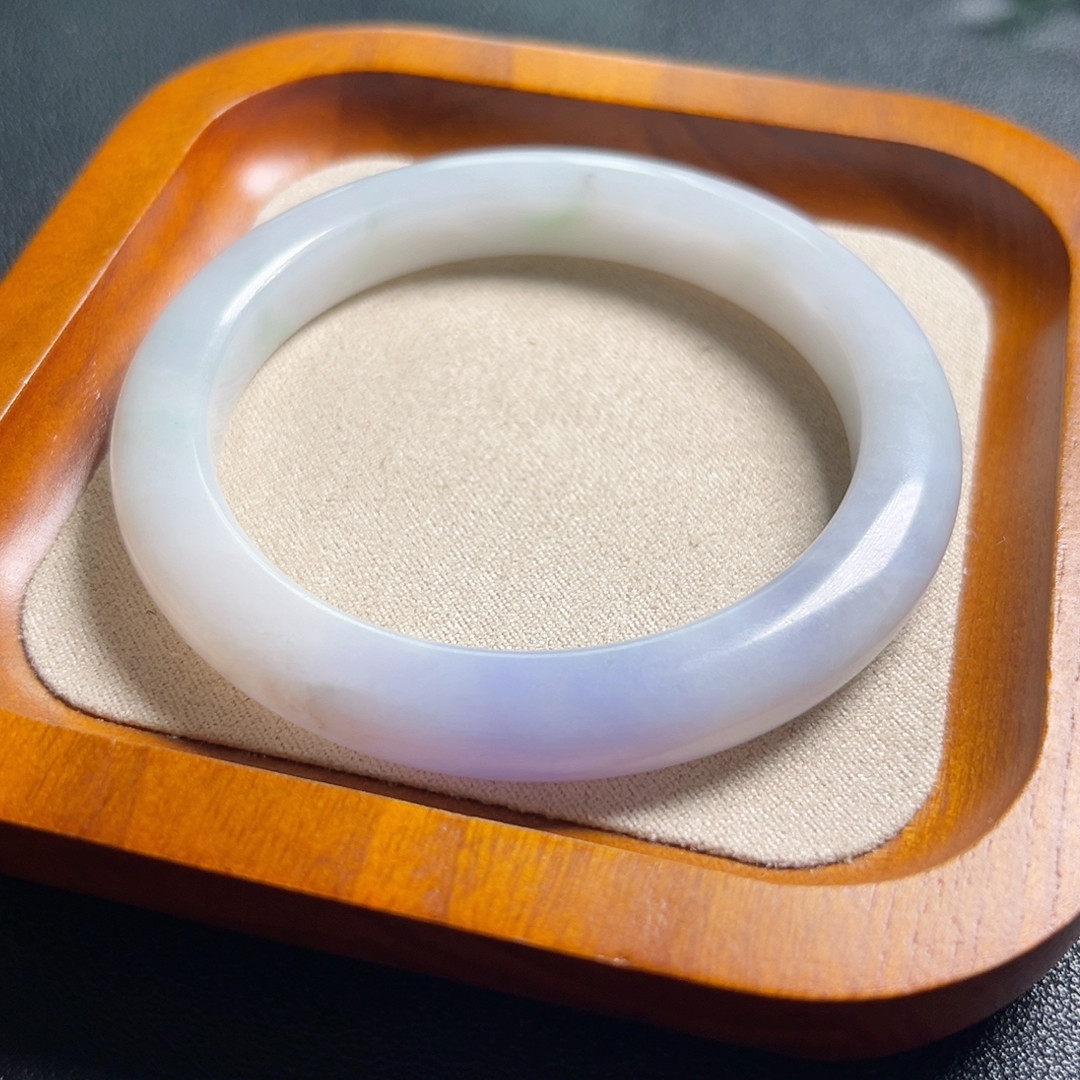 z2翡翠紫罗兰牛奶底飘花手镯有纹裂正圈53.9