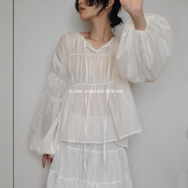 与她宽松灯笼袖复古长袖衬衫