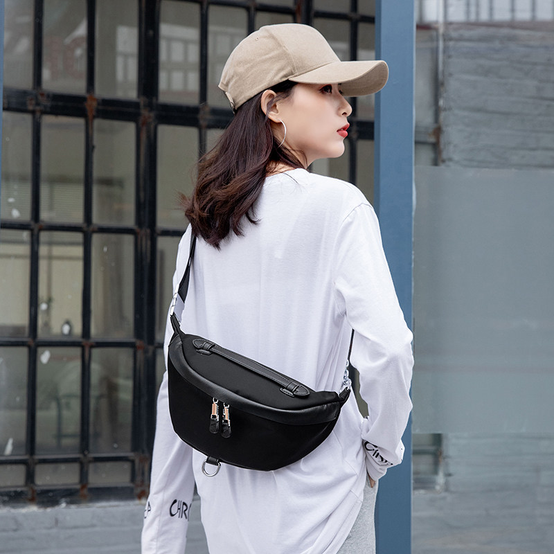 牛津布斜挎包2020新款百搭休闲时尚胸包女尼龙布小腰包女潮ins包
