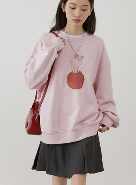 CV大码女装 2026春季新款原创插画设计休闲圆领苹果小羊印花卫衣