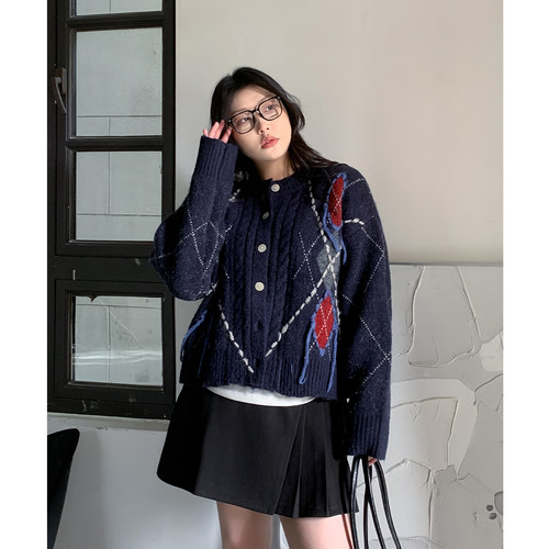 CV大码女装 春季新款设计感羊毛毛衣外套彩色菱形格针织开衫胖MM