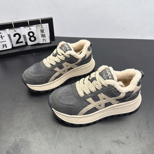 女 显脚小保暖休闲老爹鞋 轻便暖和厚底加绒小蛮腰阿甘鞋 2025冬新款