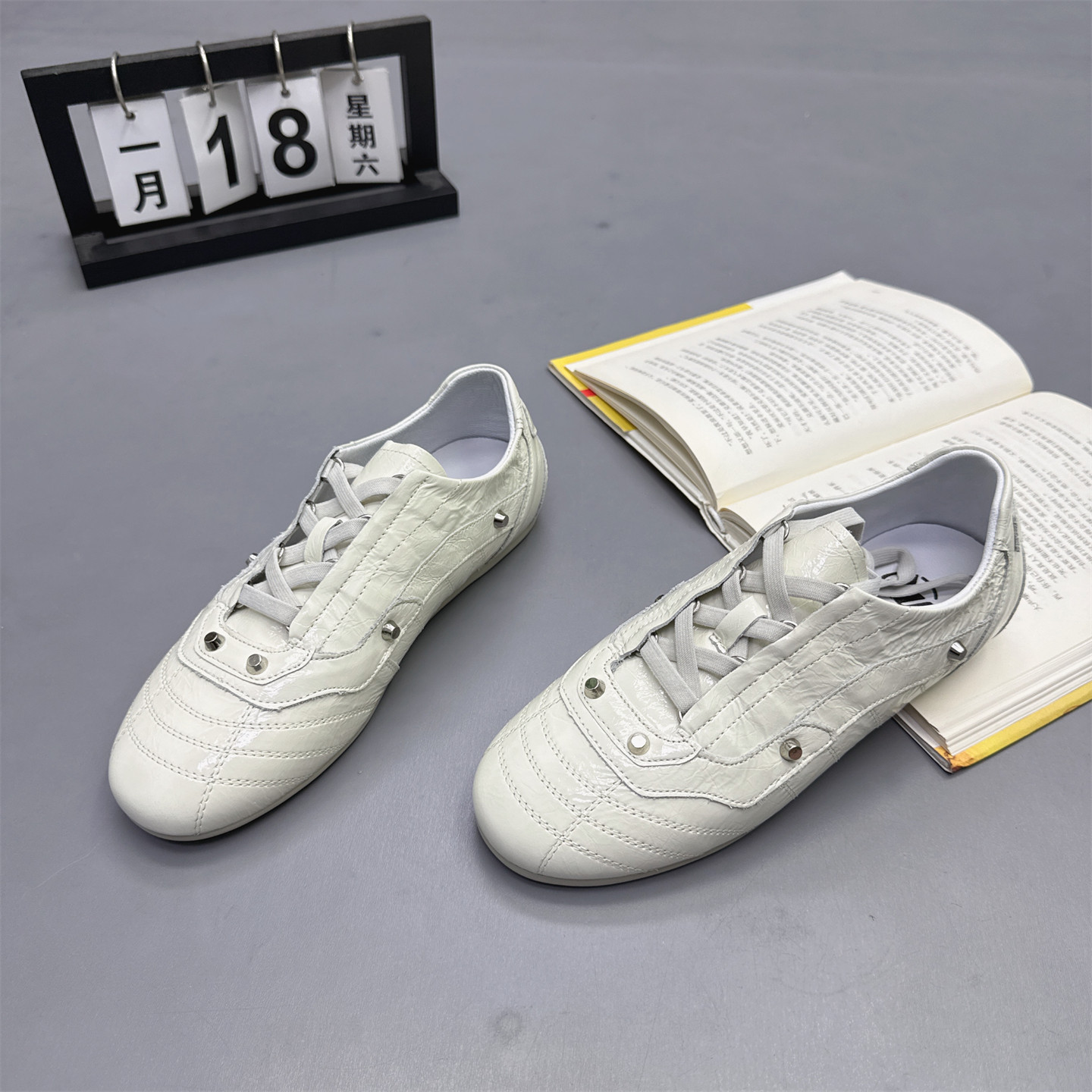 头层牛皮软底铆钉德训鞋女鞋2026春新款圆头百搭华夫鞋时尚小白鞋,女鞋,德训鞋,淘宝优惠券,粉丝福利购,淘宝优惠卷