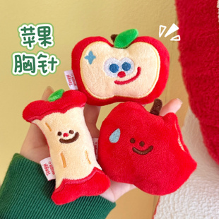 饰别针可爱毛绒玩偶配饰批发 腾亿原创苹果公仔胸针饰品少女背包装