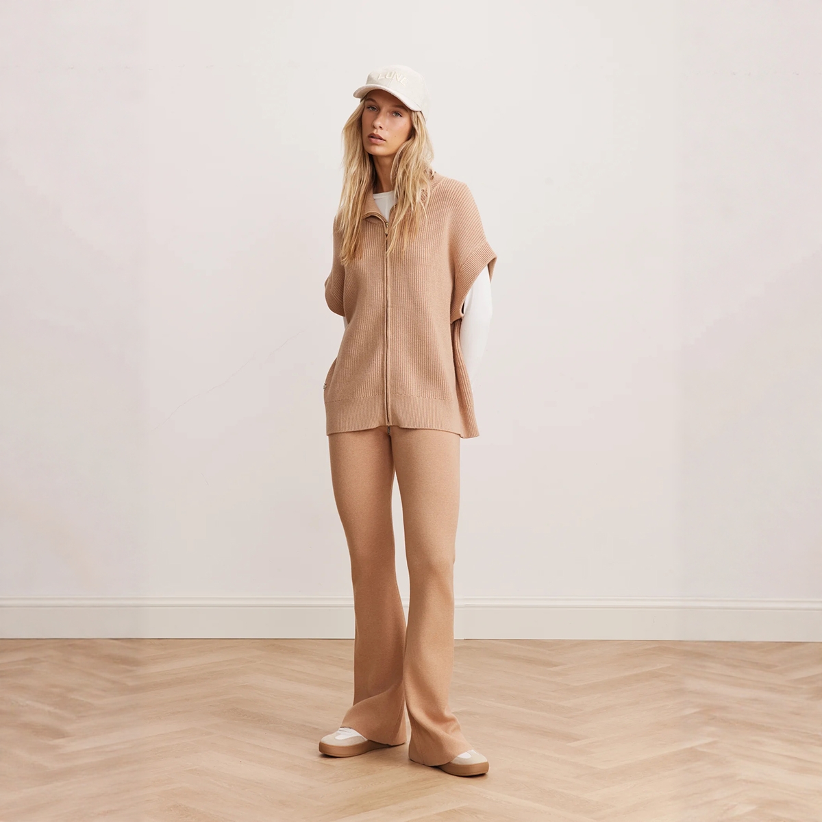 荷兰轻奢LU 女款 松紧腰微喇针织裤 D475