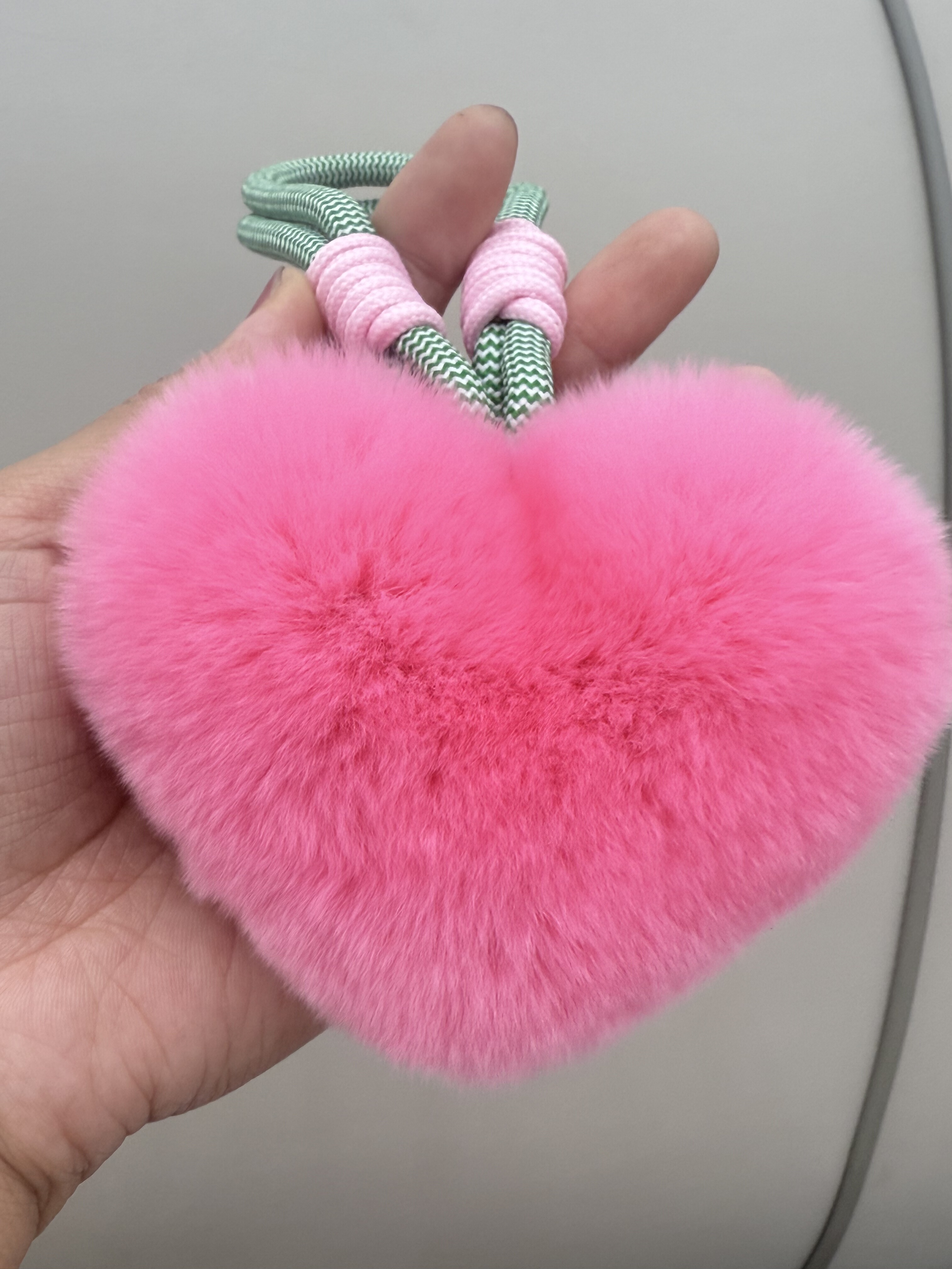 少女心獭兔毛手绳爱心汽车钥匙扣挂件可爱毛绒心形桃心书包包挂饰