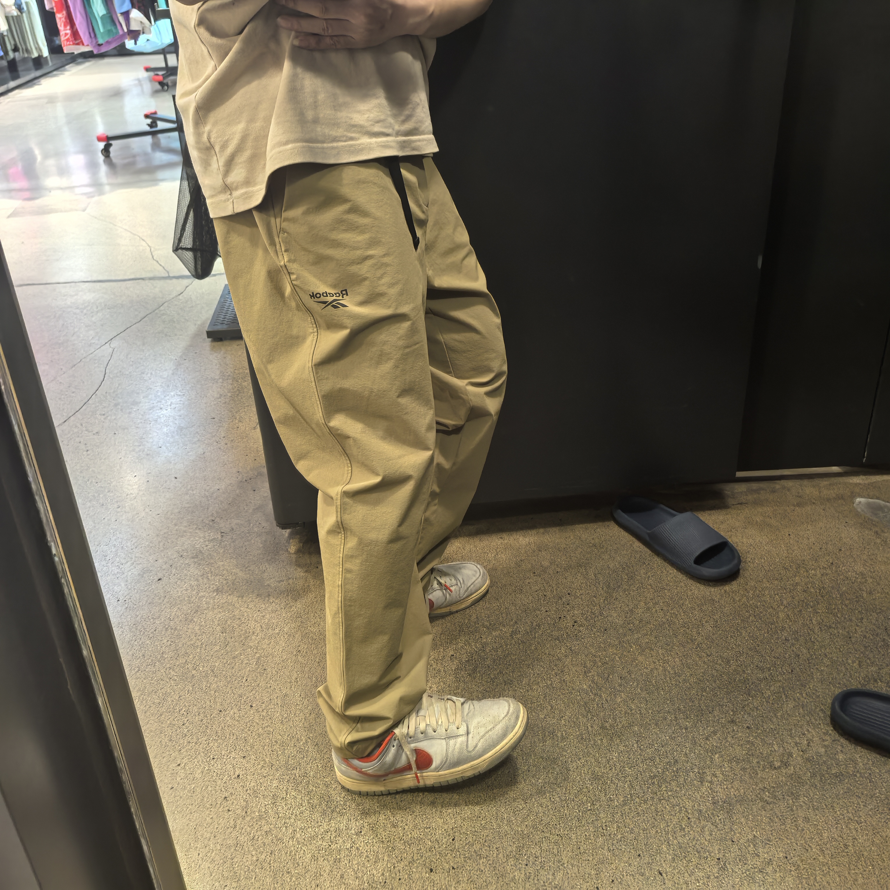 REEBOK锐步男子卡其色工装长裤防泼水面料 轻微防风防水