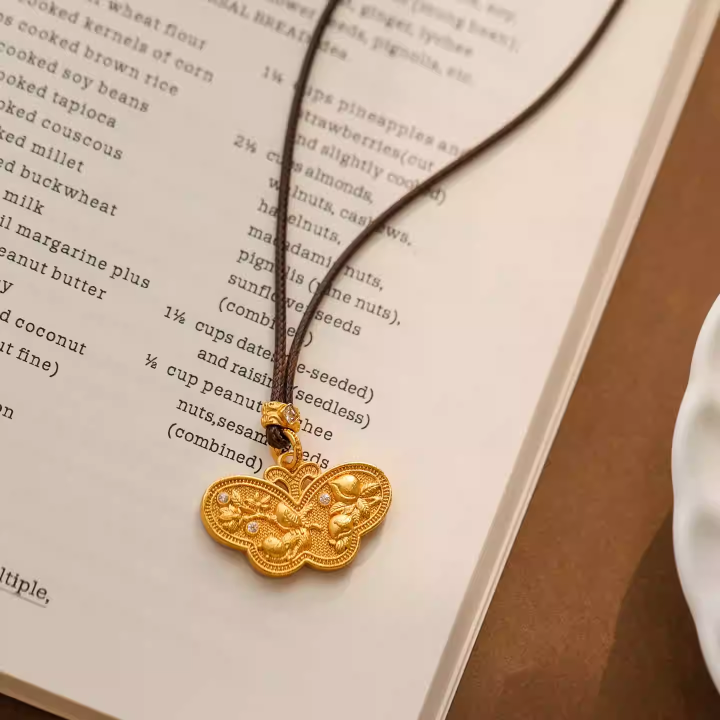 古法金色蝴蝶花朵吊坠项链