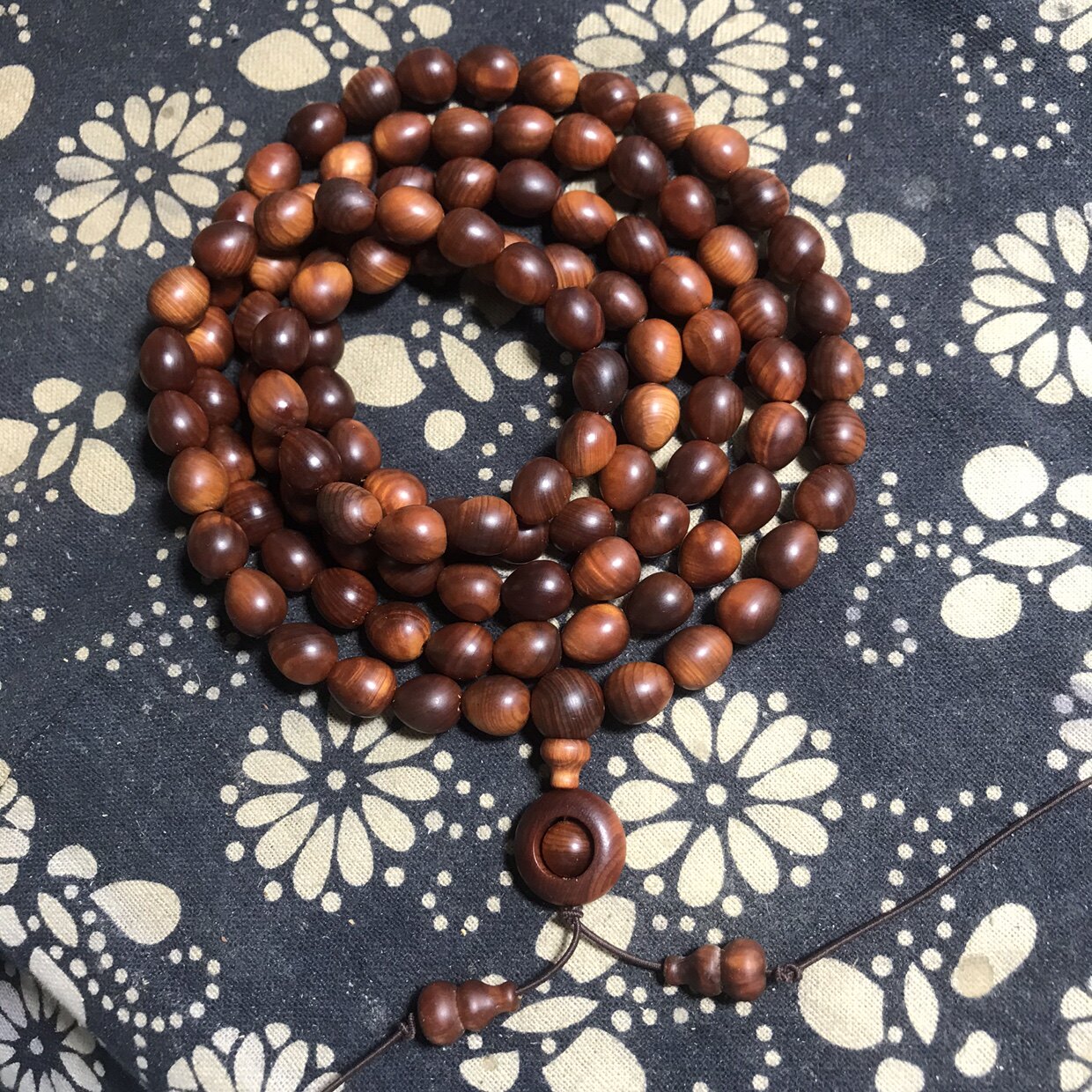 THUJA 세 높은 오일 고밀도 반투명 0.6*108 조각 달콤한 우유 향기 팔찌