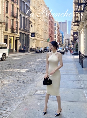 La Blanche风姿绰约小众高级感交叉挂脖奶白色针织显瘦修身连衣裙