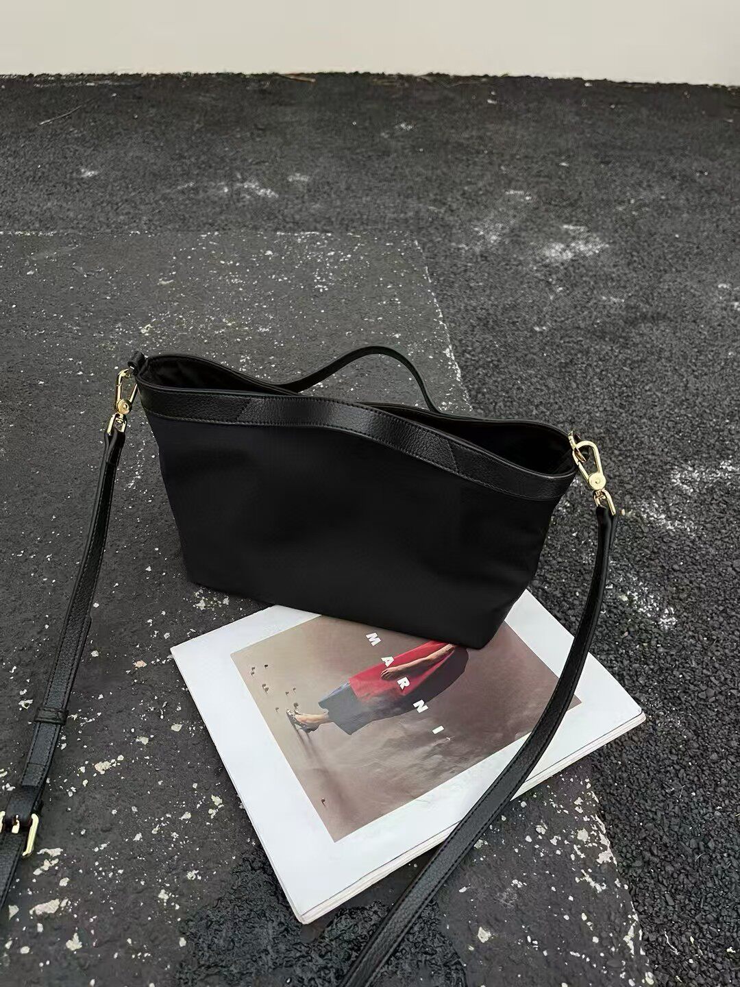 新品时尚尼龙布艺松弛慵懒手提单背斜挎软女包多层个性百搭极简