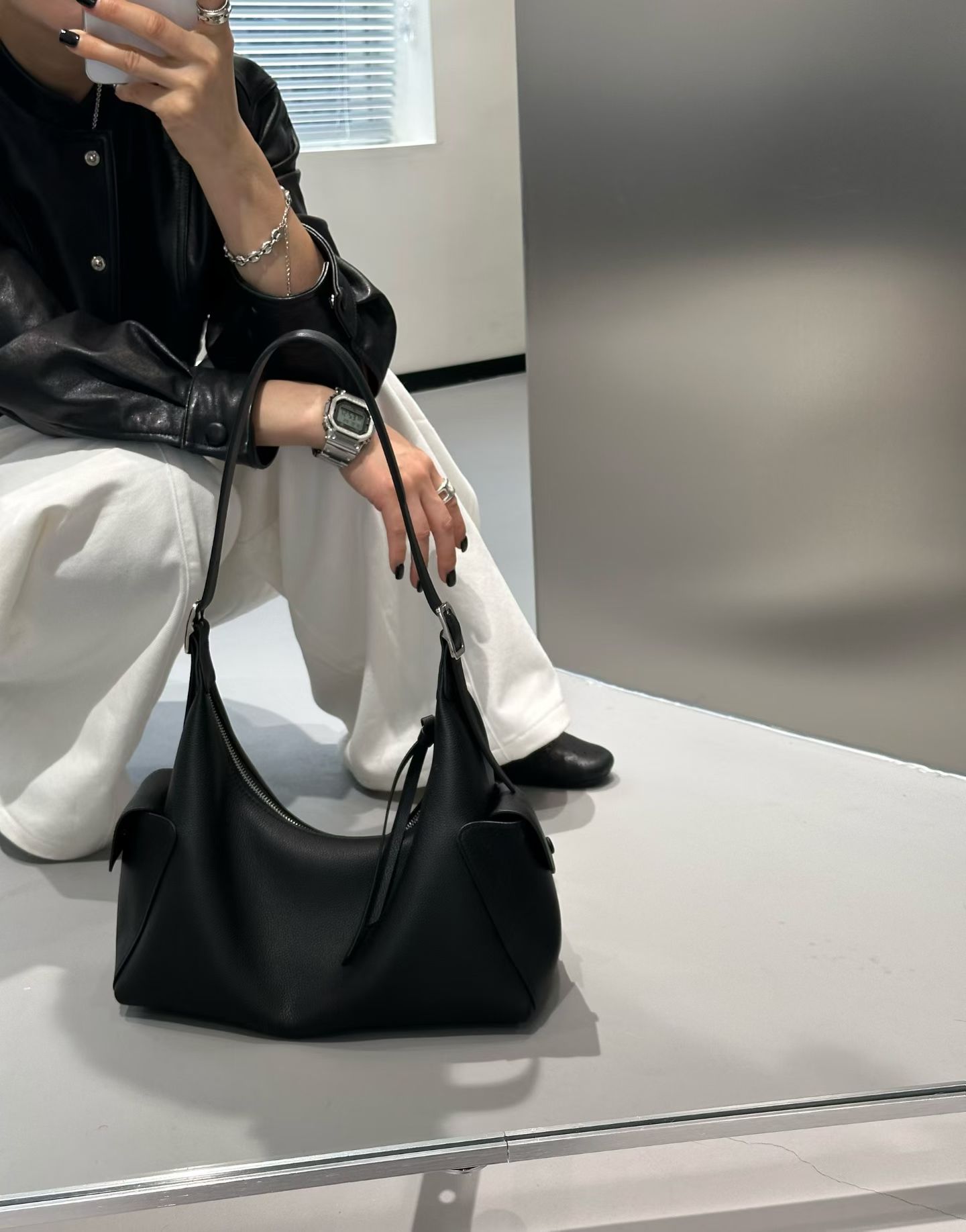 新品时尚欧尚典小众牛皮女包单肩斜挎百搭潮流款通勤大容量极简风