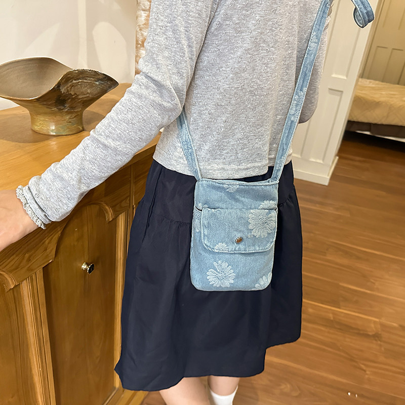 水洗牛仔布迷你斜挎包女2026女包新款休闲简约风单肩包高级感百搭
