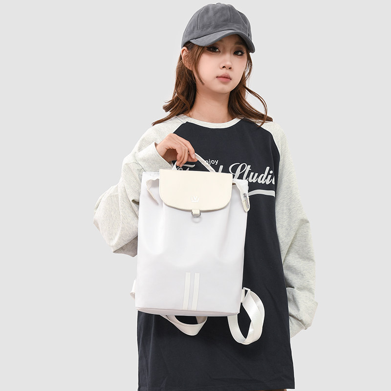 2026年春休闲简约风大容量轻便双肩包女学生通勤背包白色翻盖书包,箱包皮具/热销女包/男包,双肩背包,淘宝优惠券,粉丝福利购,淘宝优惠卷