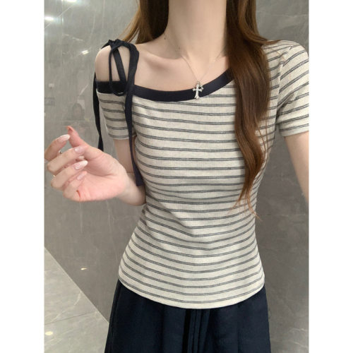 轻熟风韩系条纹斜肩短袖T恤女2026夏季新款修身慵懒显瘦露肩上衣