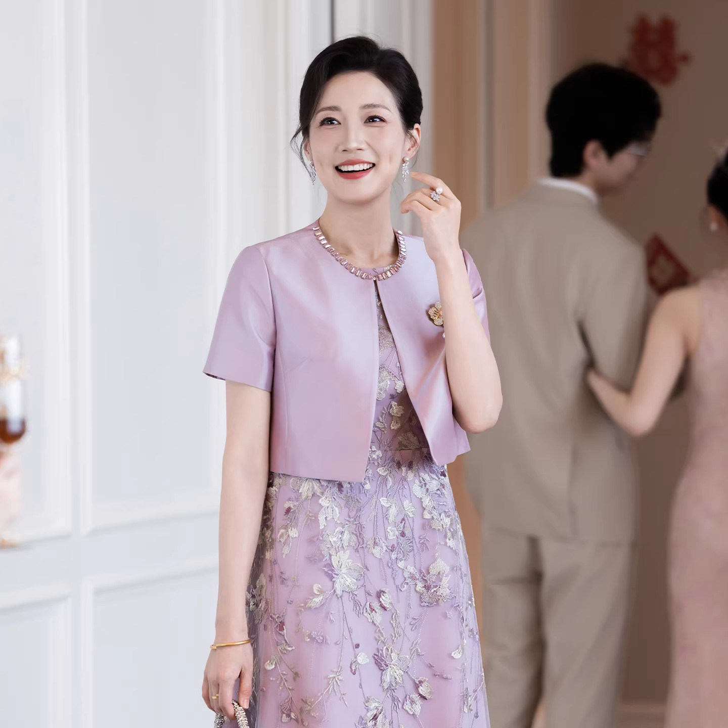 喜妈妈礼服喜婆婆婚宴装2026年夏季新款年轻高级感连衣裙两件套装