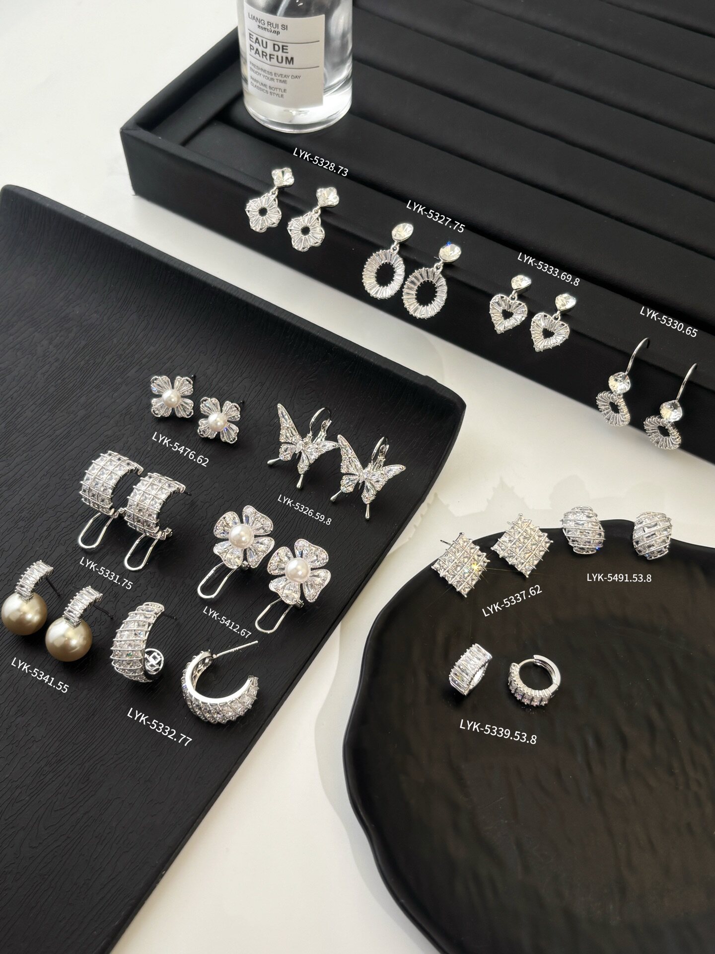 丽银饰品丽贝丽影s925银针花朵珍珠耳钉女轻奢小众感耳环气质耳饰