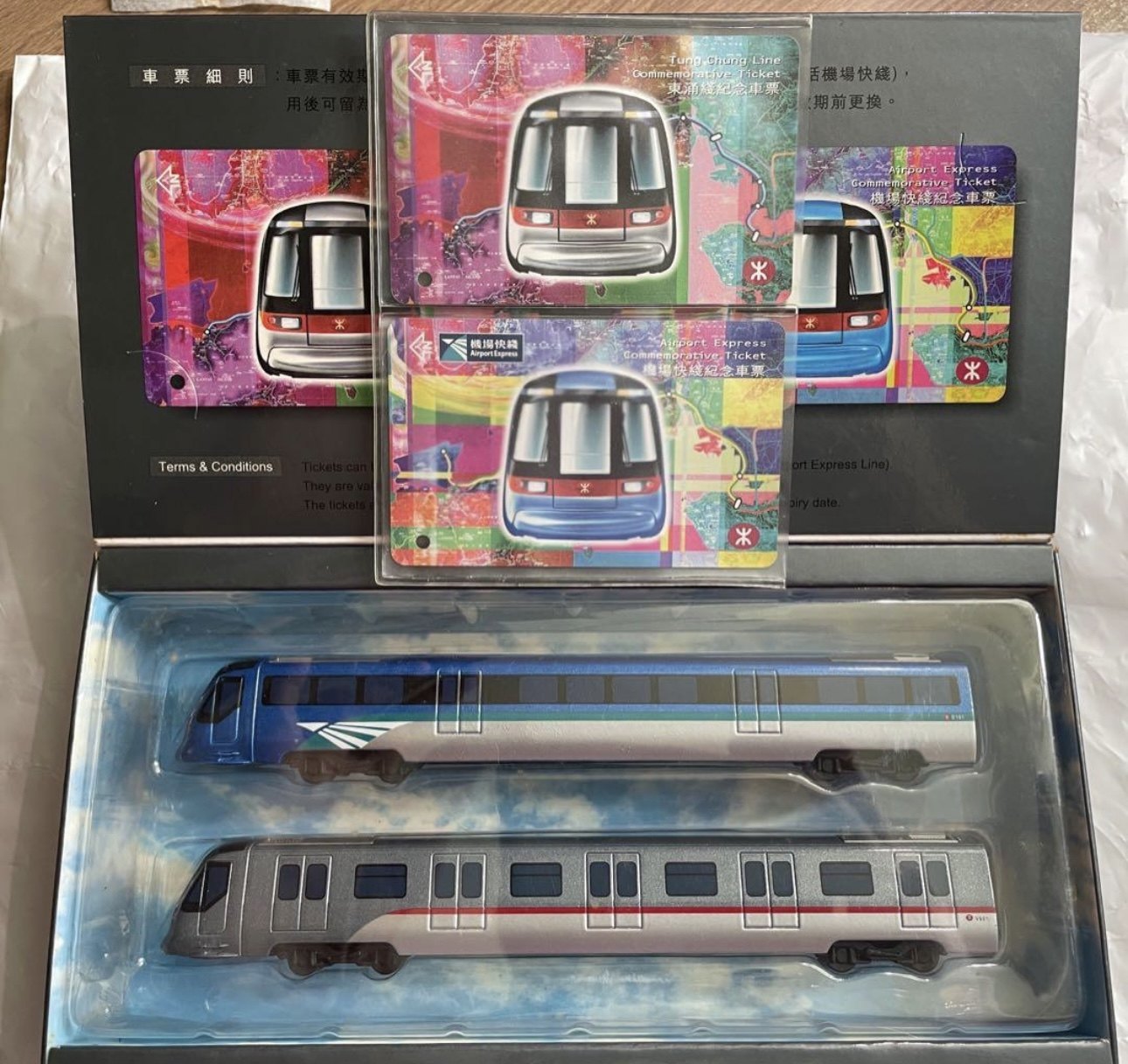 香港港铁列车钛合金模型1998年香港地铁纪念版列车模型套装图片